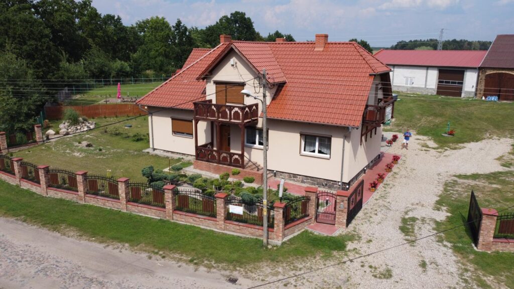 Agroturystyka pod akacją - budynek o nas